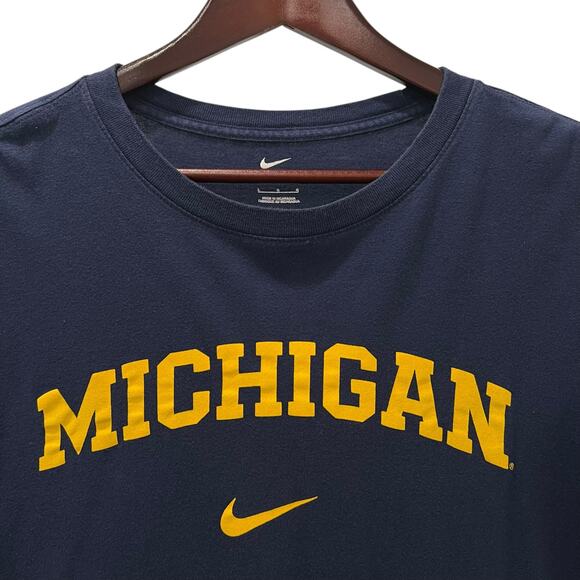 Nike Michigan Wolverines Blue T-Shirt Short Sleeve Spell Out Maize Swoosh Large - Picture 3 of 7